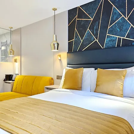 Nox Hyde Park 4*