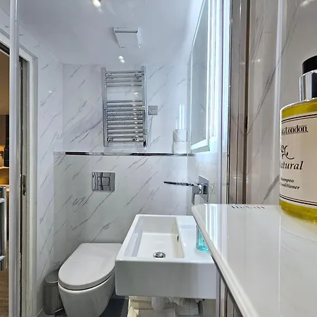 Nox Hyde Park Aparthotel