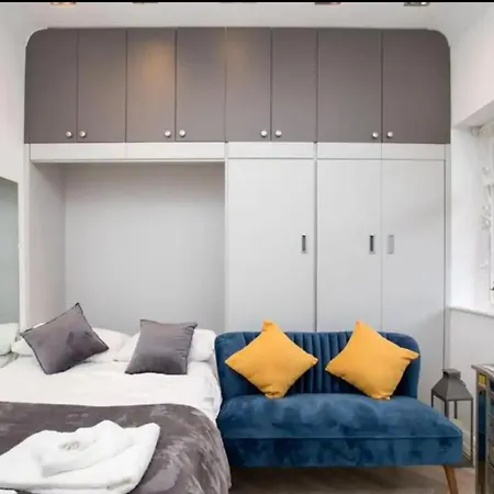 Charming Studio * London