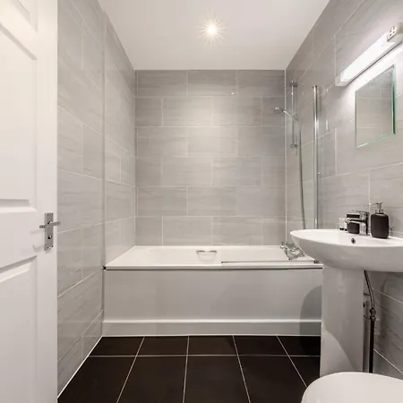 London Station Apartment