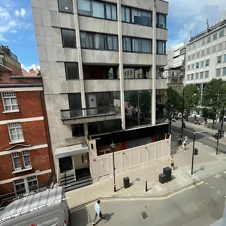 Apartment 3 Bedroom On Oxford Street Gc4 London