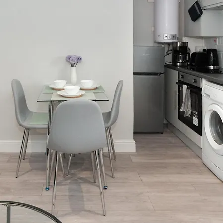 Modern 1br Haven Croydon