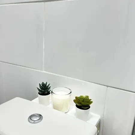 Charming Flat In Ealing