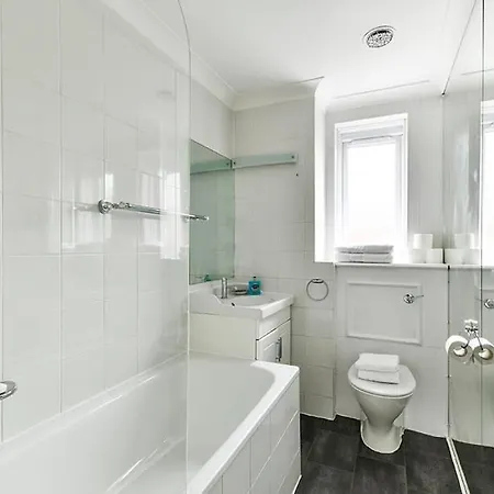 The Elden No8 Fairway Hosting Apartment London