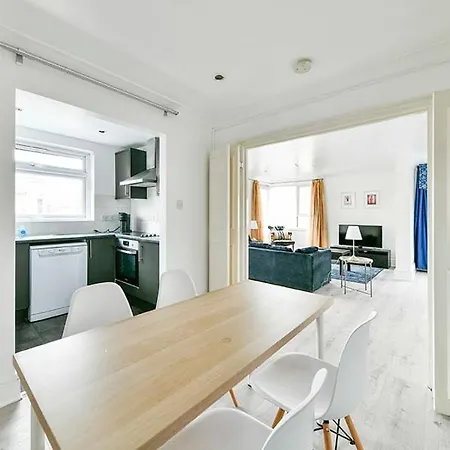 The Elden No8 Fairway Hosting * London