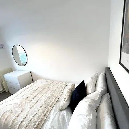 Artlounge-2 Bed Garden Free Parking Enfield