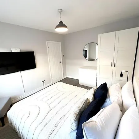 Artlounge-2 Bed Garden Free Parking Apartment Enfield