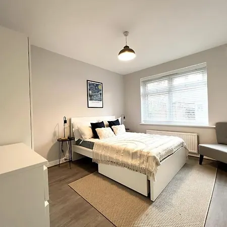 Artlounge-2 Bed Garden Free Parking Apartment