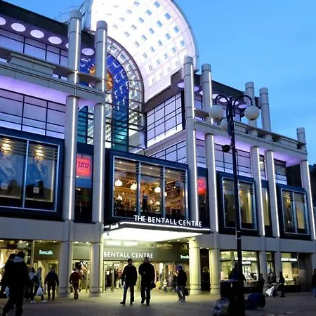 Peaceful In Surbiton, Surrey, Uk Near Chessington World Of Adventure & Wimbledon With Free Parkings Holiday home Surbiton