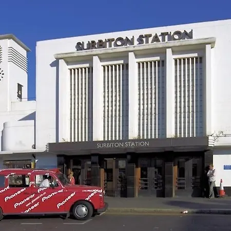 Holiday home Peaceful In Surbiton, Surrey, Uk Near Chessington World Of Adventure & Wimbledon With Free Parkings Surbiton