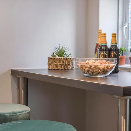 Newly Renovated Flat In London W/free Parking Hendon