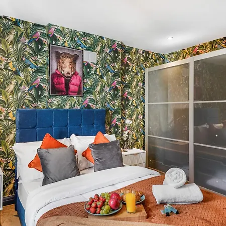 Apartment Newly Renovated Flat In London W/free Parking *