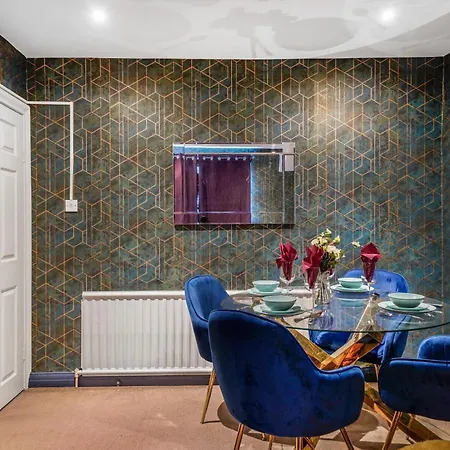 Newly Renovated Flat In London W/free Parking Apartment