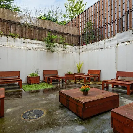 London Station Apartment *