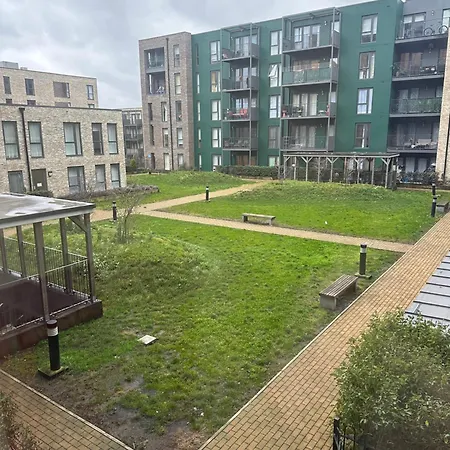 Peaceful Shared Flat 30mins London Homestay Edgware