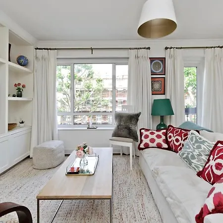 Elegant 3 Bed Flat Earls Court * London