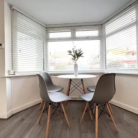Apartment Artlounge-2 Bed Garden Free Parking