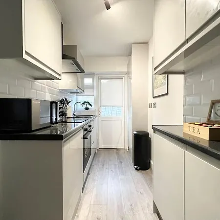 Artlounge-2 Bed Garden Free Parking * Enfield