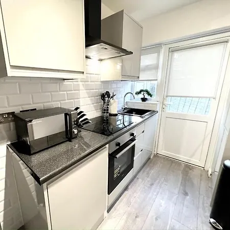 Artlounge-2 Bed Garden Free Parking Enfield