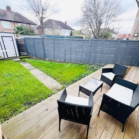 Artlounge-2 Bed Garden Free Parking Apartment