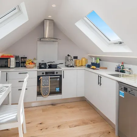 Stylish One Bedroom Flat Near Kingsbury Station *