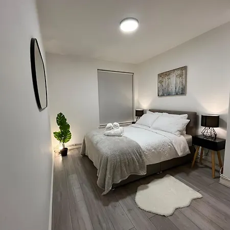 Apartment Charm: Spacious 3-bed With Garden Oasis London
