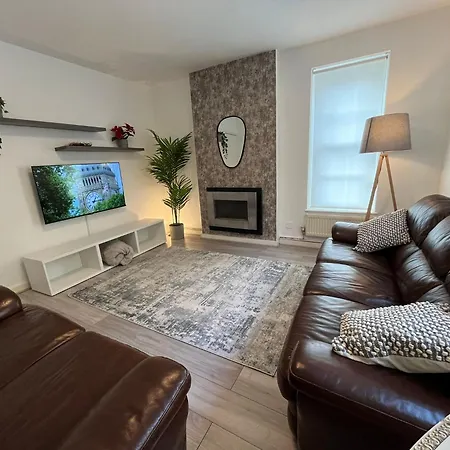 Charm: Spacious 3-bed With Garden Oasis Apartment London