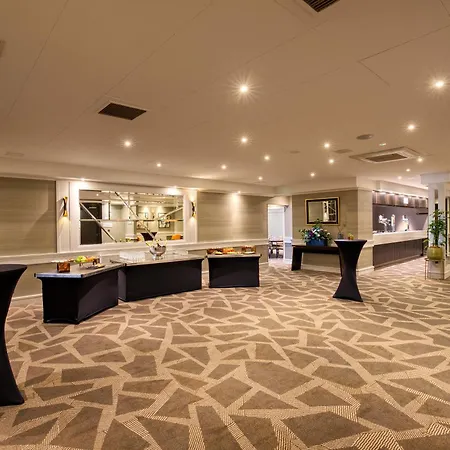 Doubletree By Hilton Ealing Hotel