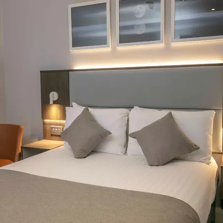Western Vauxhall 4*