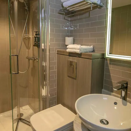 Western Vauxhall 4*