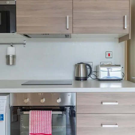 Spacious Studio In Kennington Apartment *