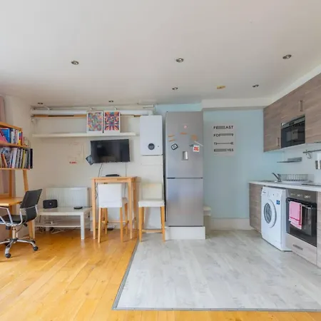 Apartment Spacious Studio In Kennington *