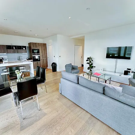 Apartment 3 Bedroom Penthouse With Private Terrace, Battersea, Nine Elms London