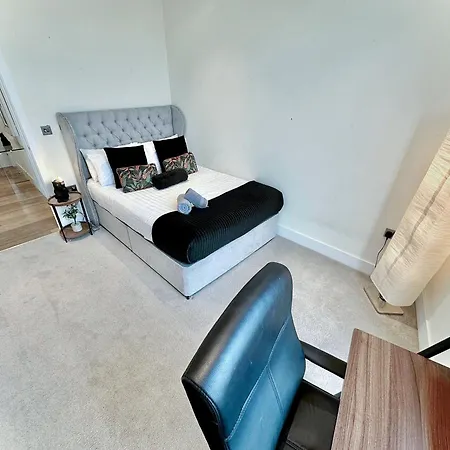 Apartment 3 Bedroom Penthouse With Private Terrace, Battersea, Nine Elms London