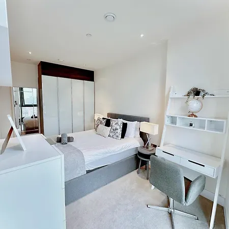 3 Bedroom Penthouse With Private Terrace, Battersea, Nine Elms * London