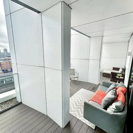 3 Bedroom Penthouse With Private Terrace, Battersea, Nine Elms Apartment