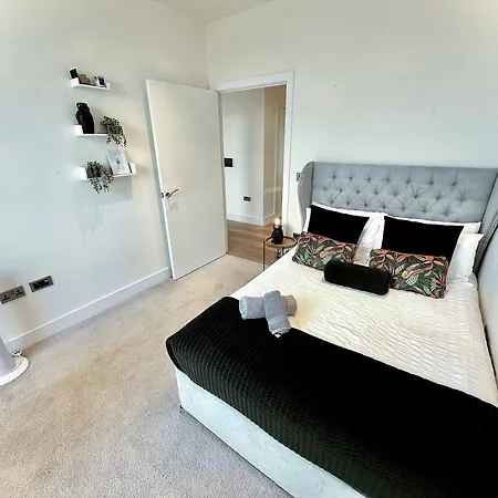 3 Bedroom Penthouse With Private Terrace, Battersea, Nine Elms