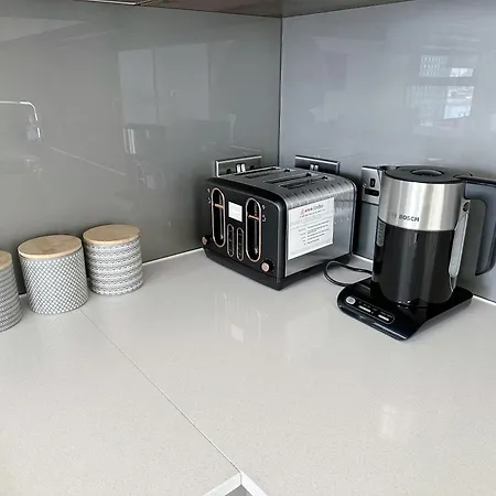3 Bedroom Penthouse With Private Terrace, Battersea, Nine Elms Apartment London