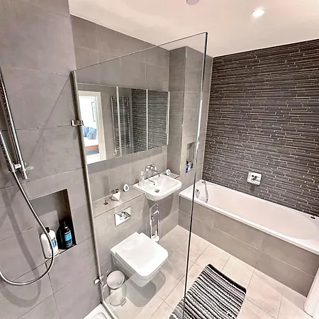 3 Bedroom Penthouse With Private Terrace, Battersea, Nine Elms *
