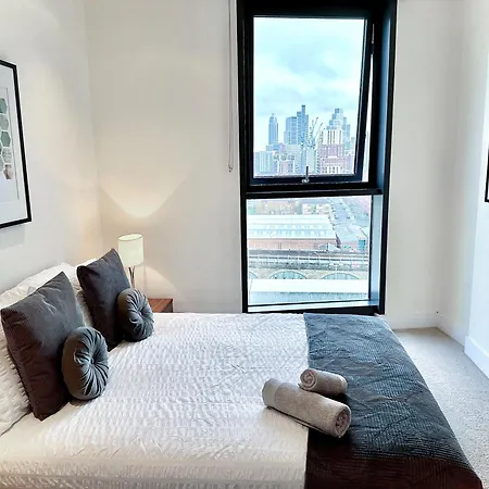 3 Bedroom Penthouse With Private Terrace, Battersea, Nine Elms * London