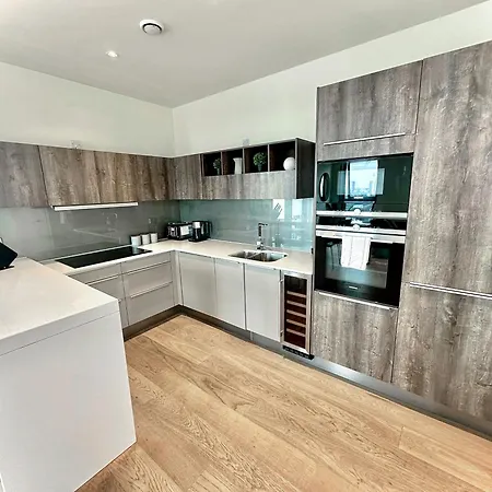 Apartment 3 Bedroom Penthouse With Private Terrace, Battersea, Nine Elms *