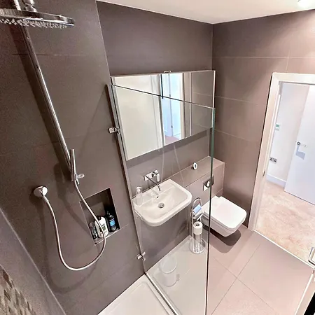 3 Bedroom Penthouse With Private Terrace, Battersea, Nine Elms * London