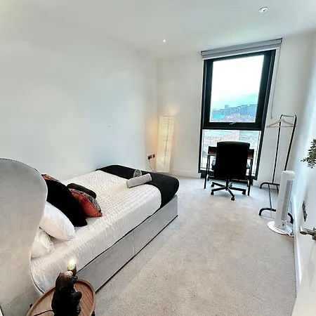 3 Bedroom Penthouse With Private Terrace, Battersea, Nine Elms * London