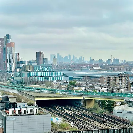 Apartment 3 Bedroom Penthouse With Private Terrace, Battersea, Nine Elms London