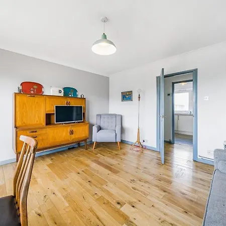 Apartment 2 Bedroom Central With Views