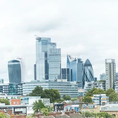 2 Bedroom Central With Views *
