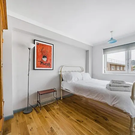 2 Bedroom Central With Views