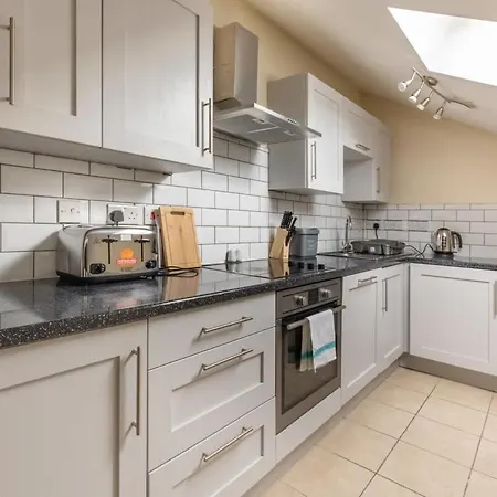 Apartment Modern 1 Bed Attic In Brixton