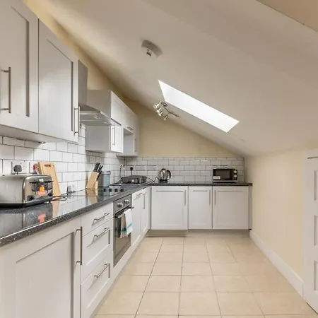 Apartment Modern 1 Bed Attic In Brixton *