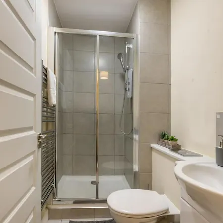Apartment Modern 1 Bed Attic In Brixton London